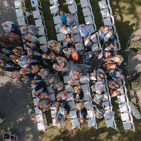 Hochzeitsfeier aus der Vogelperspektive