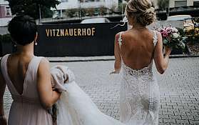 Hochzeitsvorbereitungen im Freien