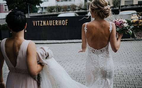 Hochzeitsvorbereitungen im Freien