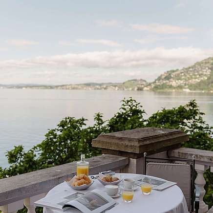 Frühstück auf dem Balkon
