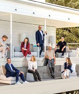 Gruppenfoto auf Terrasse