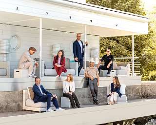 Gruppenfoto auf Terrasse