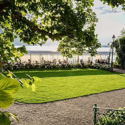 Idyllic garden by the lake