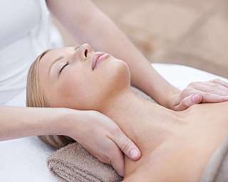 Entspannende Massagebehandlung