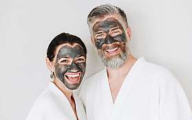 Spa-Tag mit Gesichtsmaske