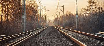 Eisenbahnschienen im Sonnenuntergang