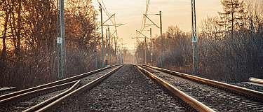 Eisenbahnschienen im Sonnenuntergang