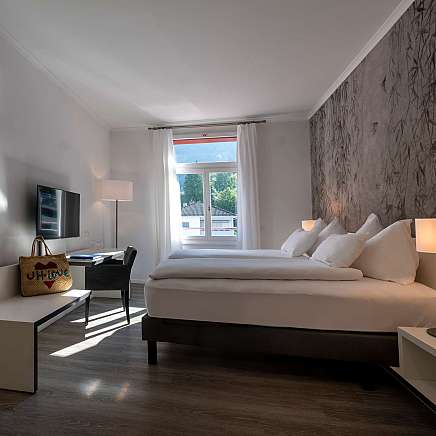 Modernes Hotelzimmer mit Aussicht