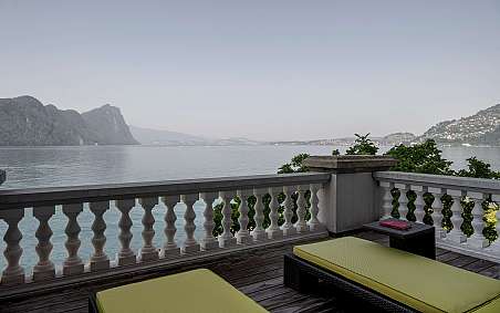 Elegantes Schlafzimmer mit Aussicht