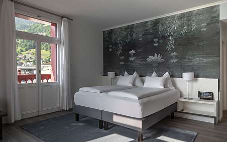 Elegantes Schlafzimmer mit Aussicht