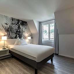 Modernes Schlafzimmer mit Aussicht