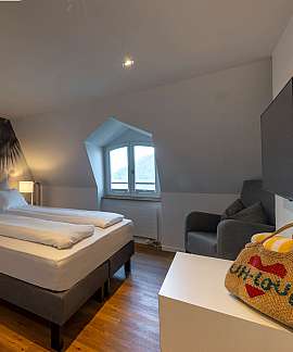 Gemütliches Schlafzimmer mit Licht