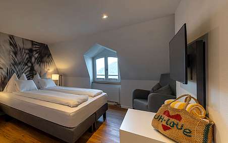 Gemütliches Schlafzimmer mit Licht