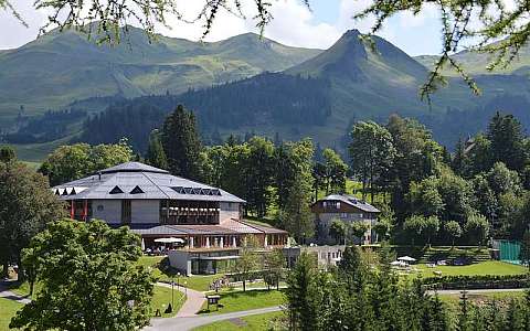 hotel aussenansicht sommer